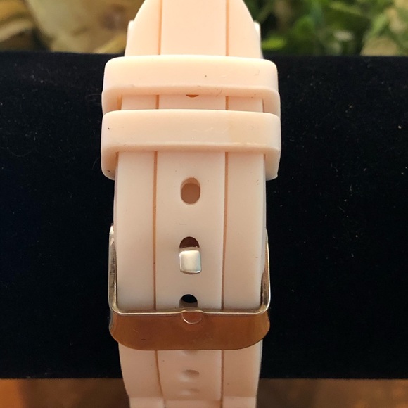 Watch - Picture 3 of 3